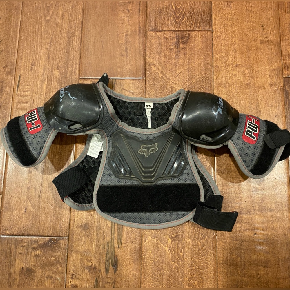 Very good condition. Fox Motocross Racing deflector/chest guard.